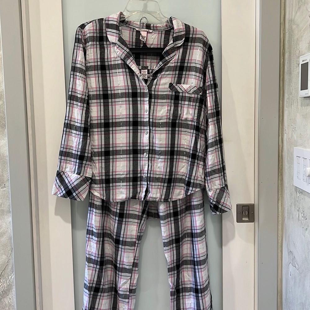 Victoria’s Secret two-piece long sleeve pajama set Large